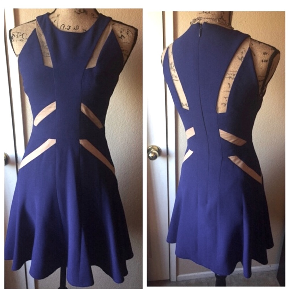 Beautiful dress, excellent condition, no stains or defects